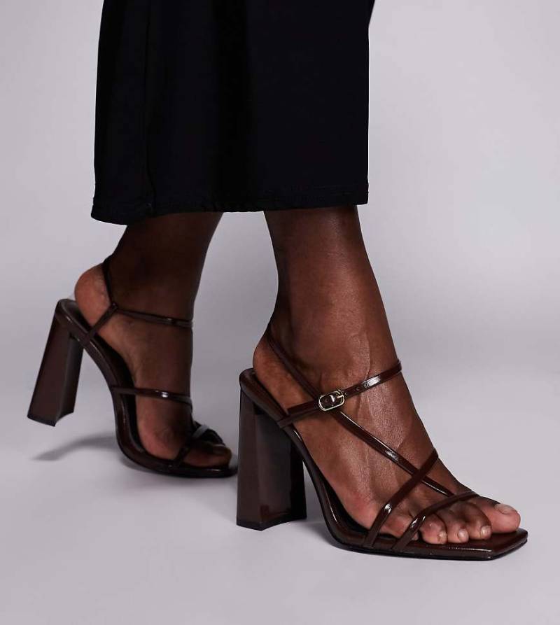 Simmi London Wide Fit - Malinda - Riemchensandalen in Braun mit Blockabsatz-Brown von Simmi Wide Fit