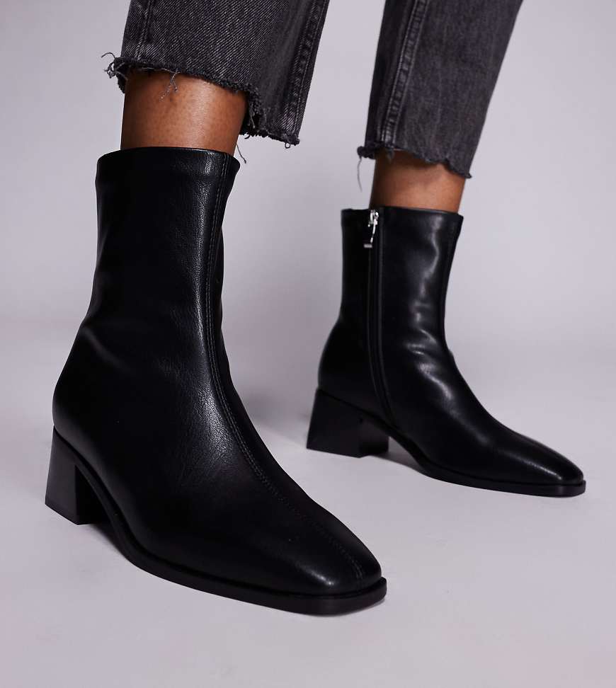 Simmi London Wide Fit - Nimer - Stiefeletten in Schwarz mit mittelhohem Blockabsatz, weite Passform von Simmi Wide Fit