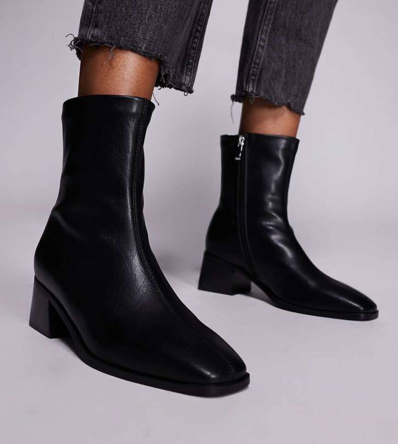 Simmi London Wide Fit - Nimer - Stiefeletten in Schwarz mit mittelhohem Blockabsatz, weite Passform von Simmi Wide Fit