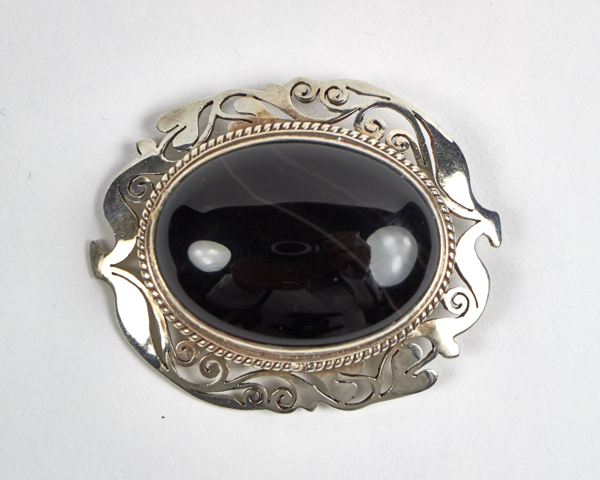 Antike Cabochon Brosche Aus Gebändertem Achat Und Retikuliertem 925Er Silber von SimonCurtisAntiques