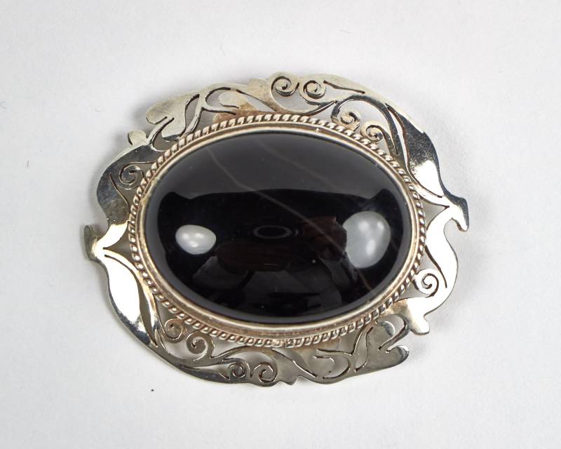 Antike Cabochon Brosche Aus Gebändertem Achat Und Retikuliertem 925Er Silber von SimonCurtisAntiques