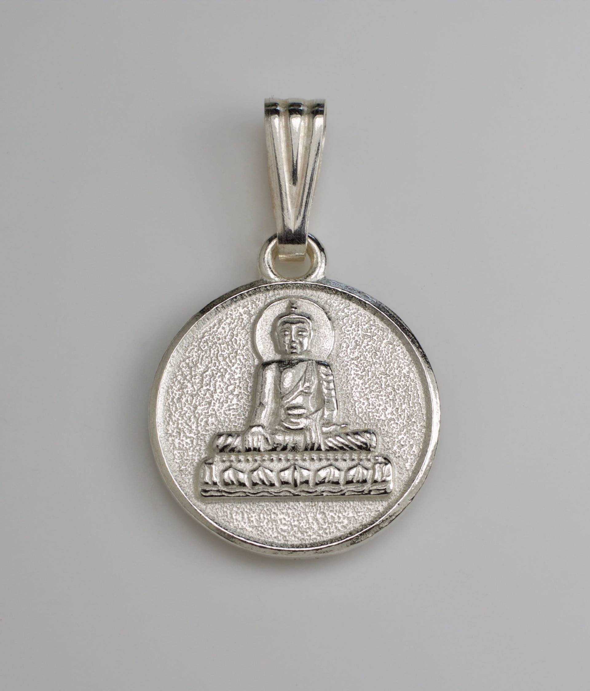 Buddha Anhänger Halskette, Statue, Mani Mantra Anhänger, Sterling Silber 925 von SimonDayJeweller