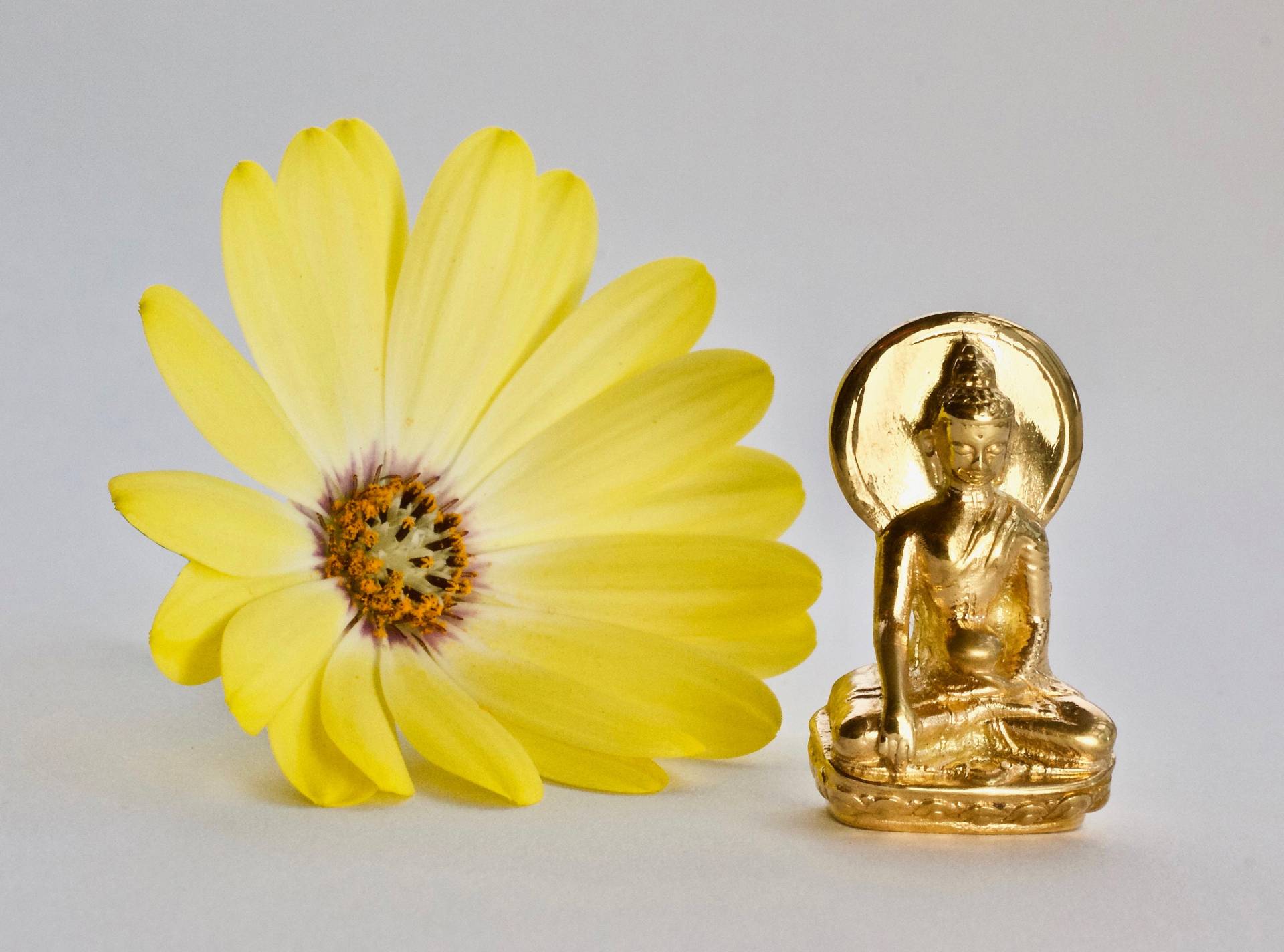 Buddha-Statue - Vergoldetes Sterlingsilber von SimonDayJeweller