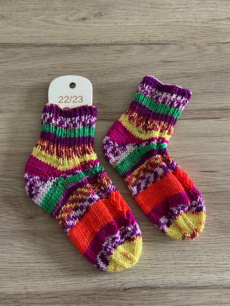 Handgestrickte Socken Gr. 22/23 Handgestrickte Socken Gr. 22/23 von SimonestrickLaden