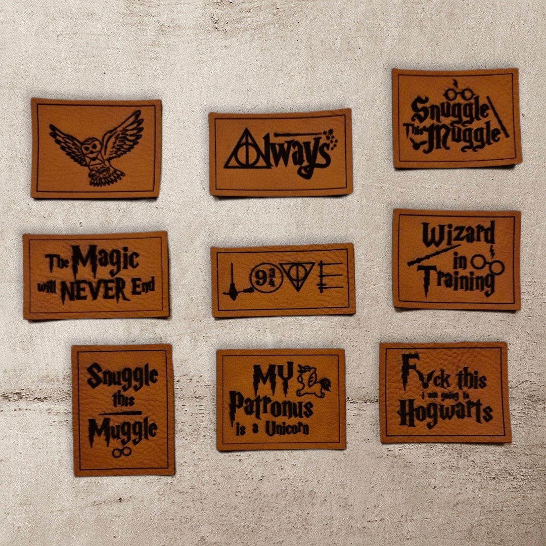 Kunstleder Labels/Patches „Magisch" Zum Aufnähen in Braun Oder Grau Kunstleder Labels/Patches „Magisch" Zum Aufnähen in Braun Oder Grau von Simoneys