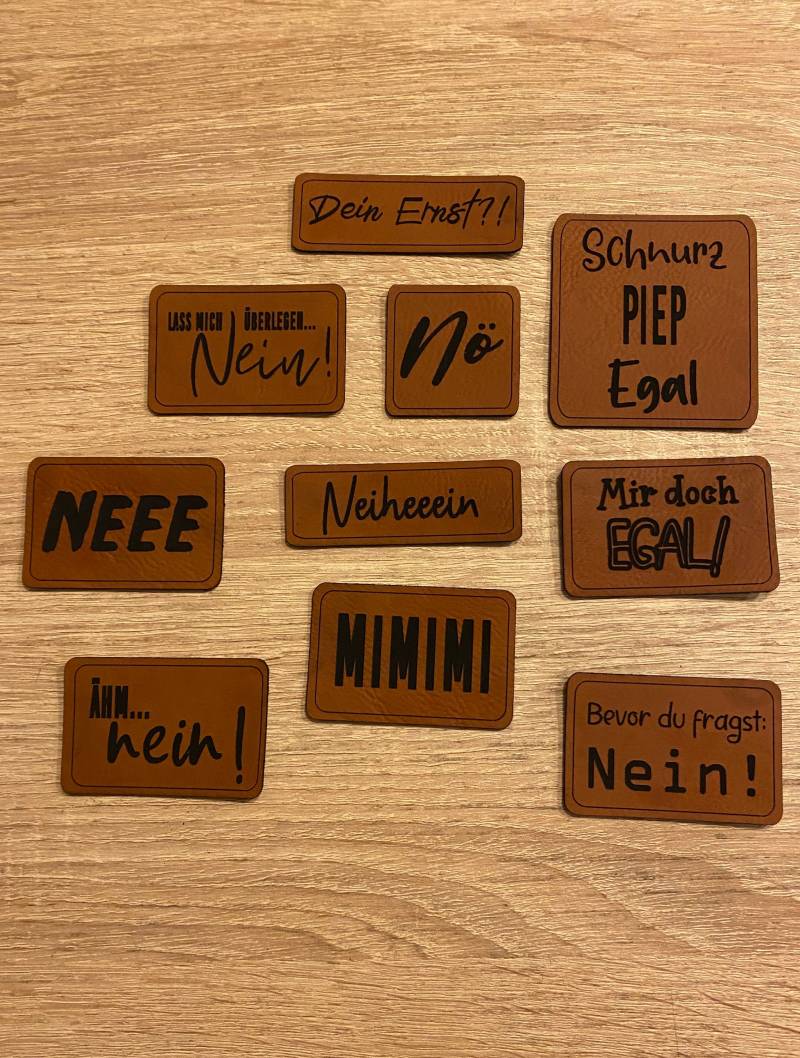 Kunstleder Labels/Patches „Nein" Zum Aufnähen in Braun Oder Grau Kunstleder Labels/Patches „Nein" Zum Aufnähen in Braun Oder Grau von Simoneys