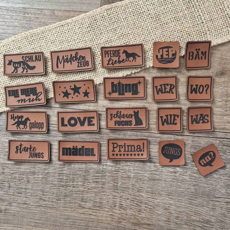 Neu Kunstleder Labels/Patches „Kinder-Label 1" Zum Aufnähen in Braun Oder Grau Neu Kunstleder Labels/Patches „Kinder-Label 1" Zum Aufnähen in Braun Oder Grau von Simoneys