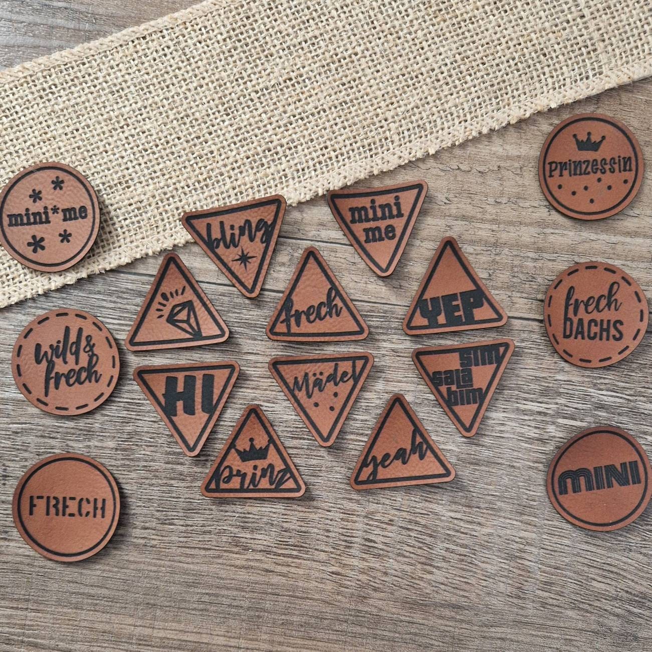 Neu Kunstleder Labels/Patches „Kinder-Label 2" Zum Aufnähen in Braun Oder Grau Neu Kunstleder Labels/Patches „Kinder-Label 2" Zum Aufnähen in Braun Oder Grau von Simoneys