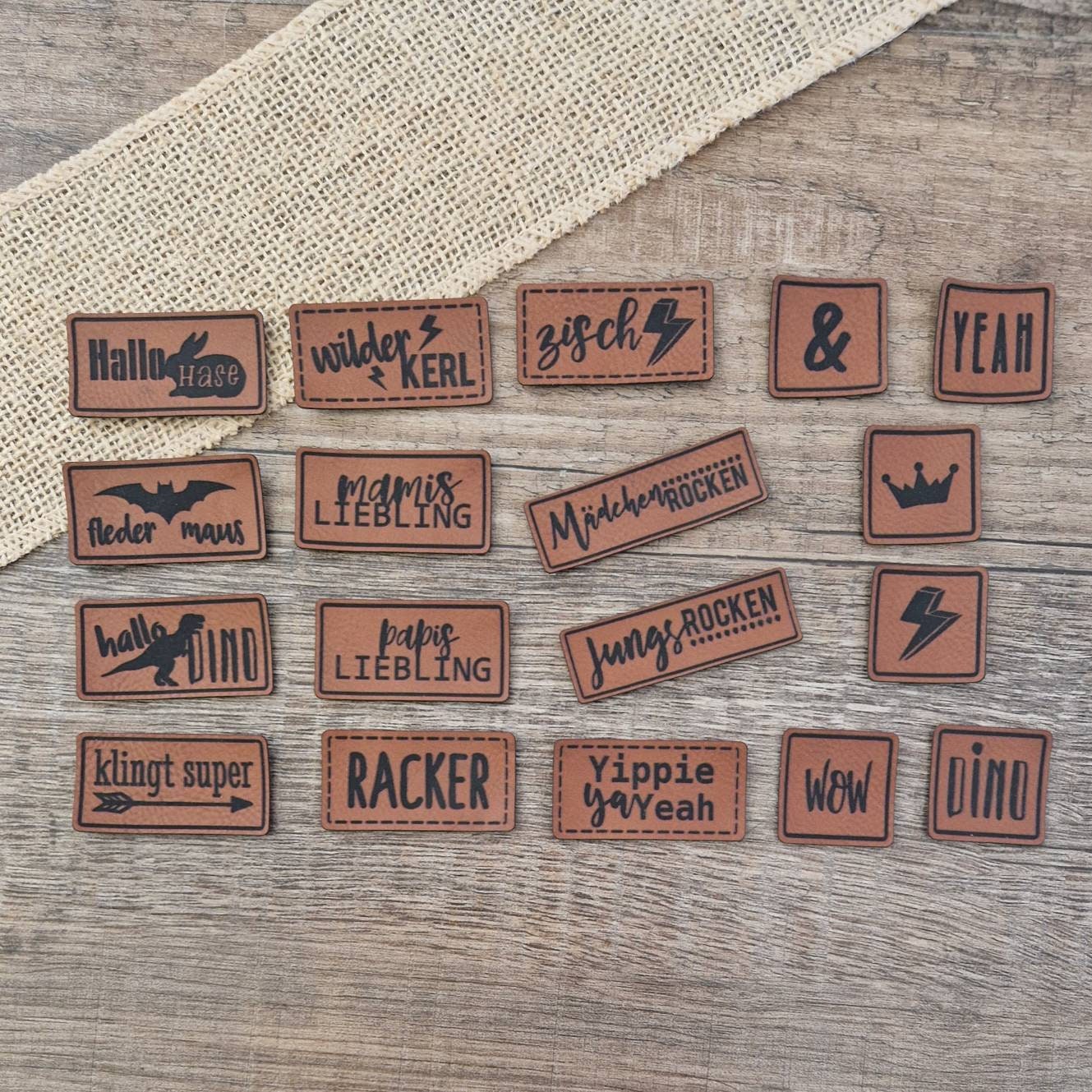 Neu Kunstleder Labels/Patches „Kinder-Label 3" Zum Aufnähen in Braun Oder Grau Neu Kunstleder Labels/Patches „Kinder-Label 3" Zum Aufnähen in Braun Oder Grau von Simoneys