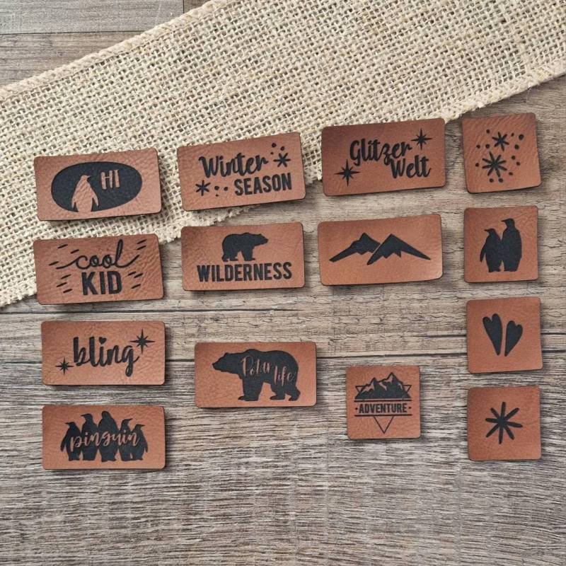 Neu Kunstleder Labels/Patches „Winter-Edition 3" Zum Aufnähen in Braun Oder Grau Neu Kunstleder Labels/Patches „Winter-Edition 3" Zum Aufnähen in Braun Oder Grau von Simoneys