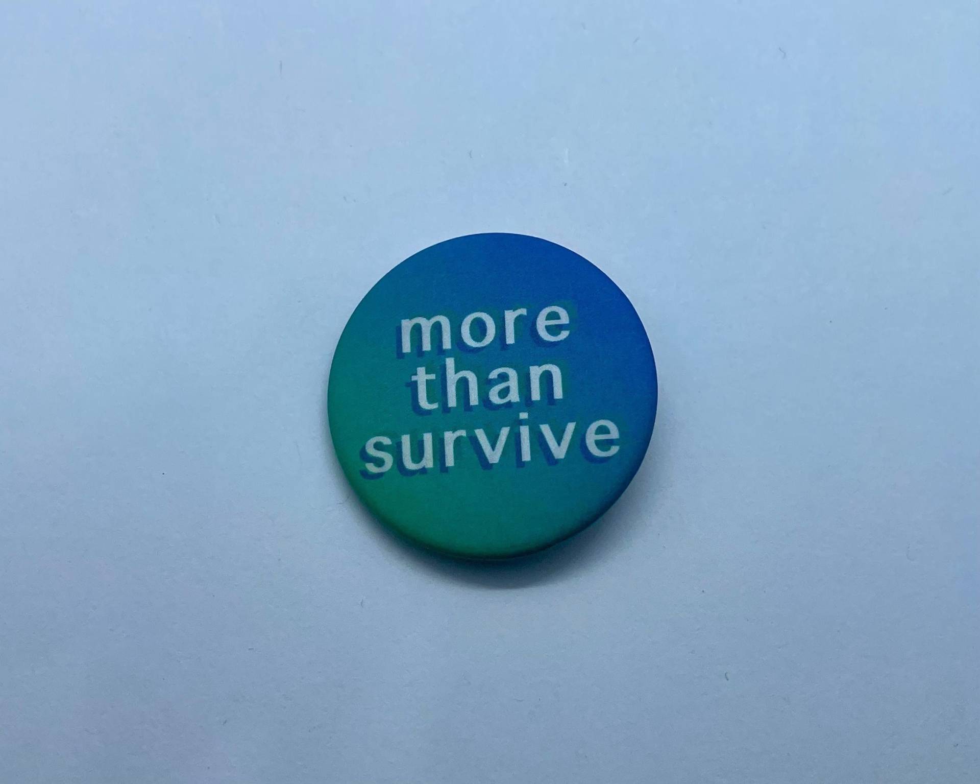 More Than Survive Button - Be Chill 1, 5 Zoll Knopf von SimpleButtons