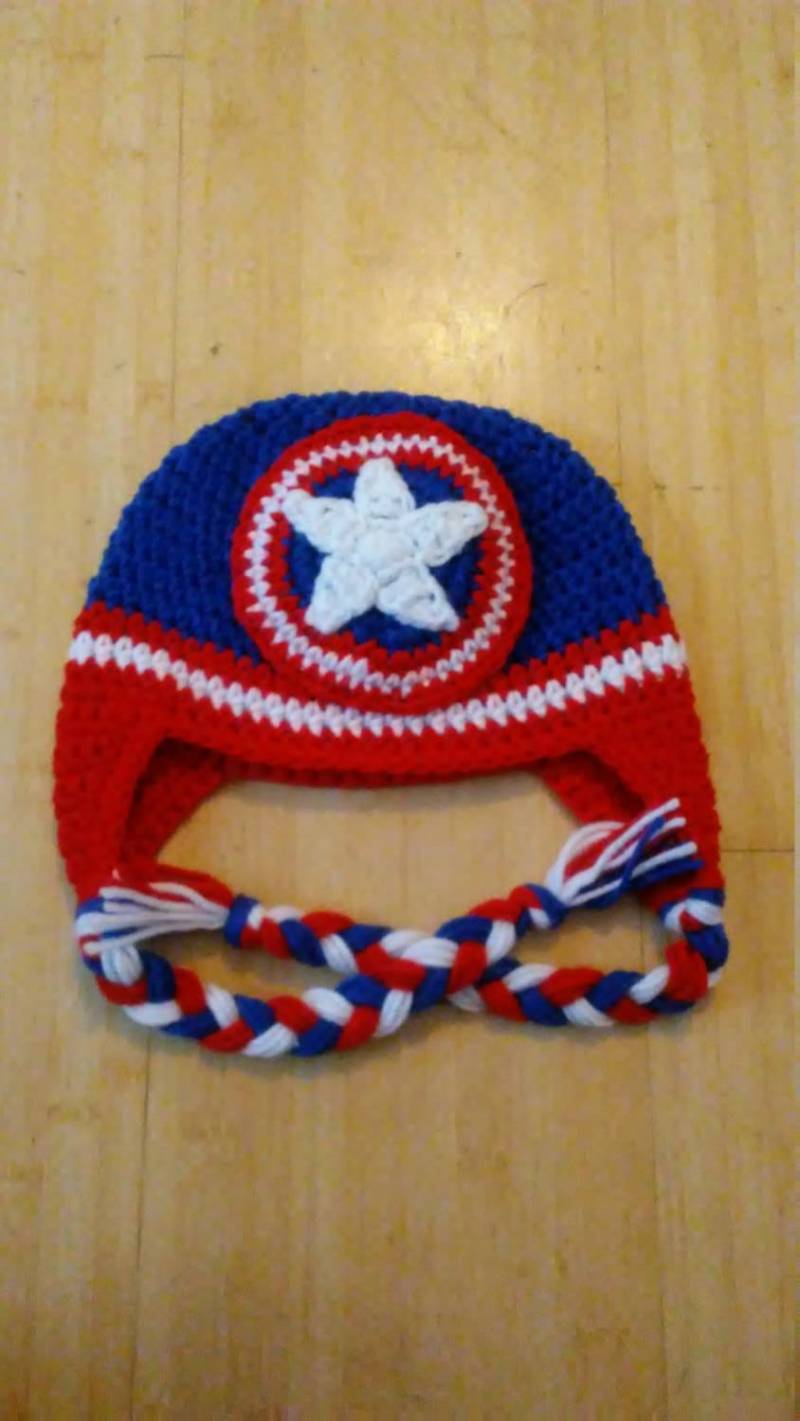 Gehäkelte Baby Captain America Mütze Kostüm Für Neugeborene von SimpleCreationsLLM