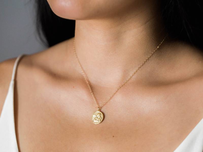 Medaillon Engel Halskette/Gold Münze 14K Filled, Sterling Silber Oma Geschenk von SimpleDaintyJewelry