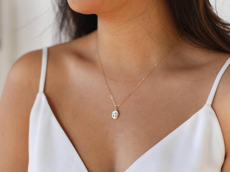 Wunderbare Medaille Goldkette/Winzige Jungfrau Maria Halskette Religiöser Schmuck Für Jeden Tag Gold Filled Medaillon Sterling Silber von SimpleDaintyJewelry