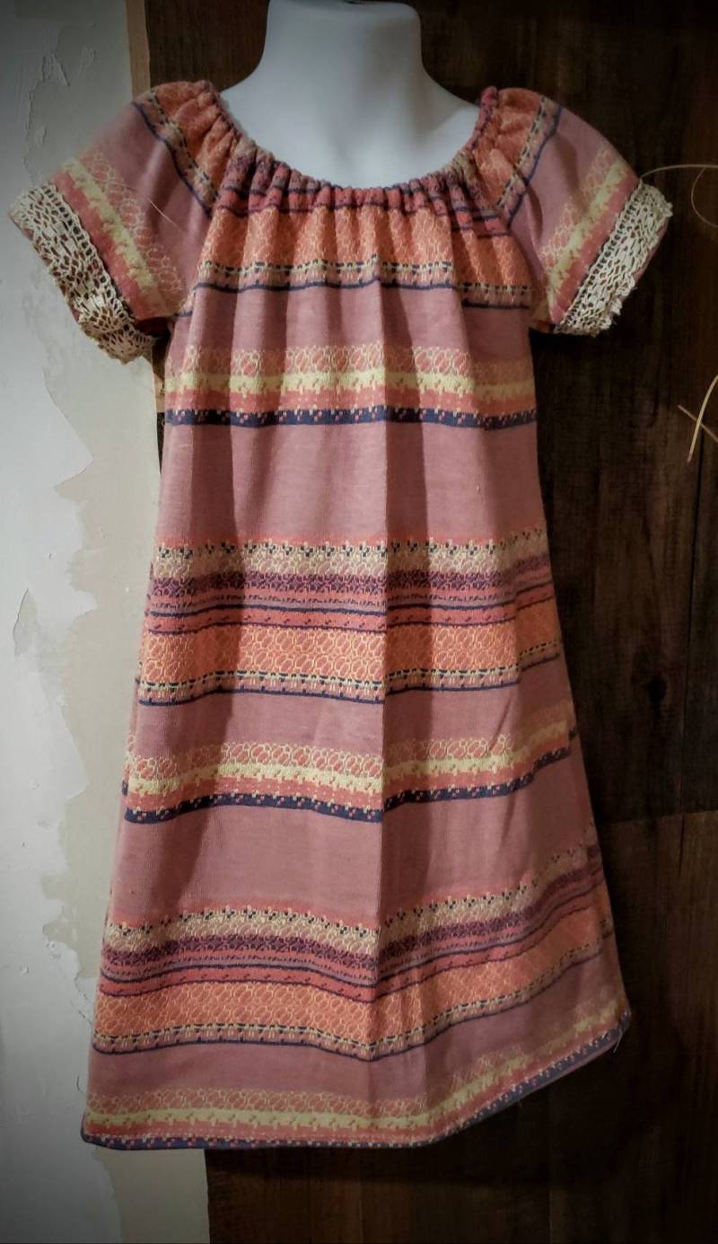 Mädchen Boho A-Linie Kleid Mit Einfachem Muster Und Akzent Aus Baumwollspitze von SimplePickens