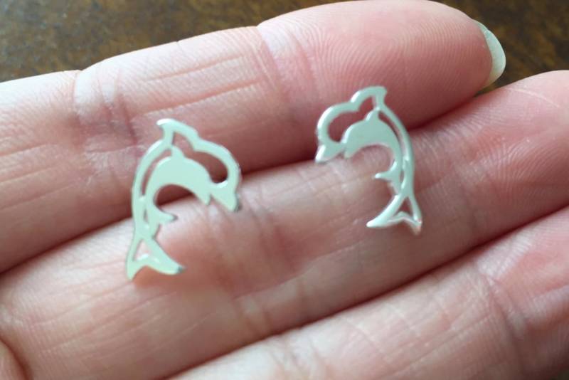 Delfin Ohrringe. Winzige Sterling Silber Delphin Ohrstecker. Silbernen Nieten. Sterlingsilber, Knorpel, Helix. Tragus Delfin Ohrringe. Winzige Sterling Silber Delphin Ohrstecker. Silbernen Nieten. Sterlingsilber, Knorpel, Helix. Tragus von SimpleStep