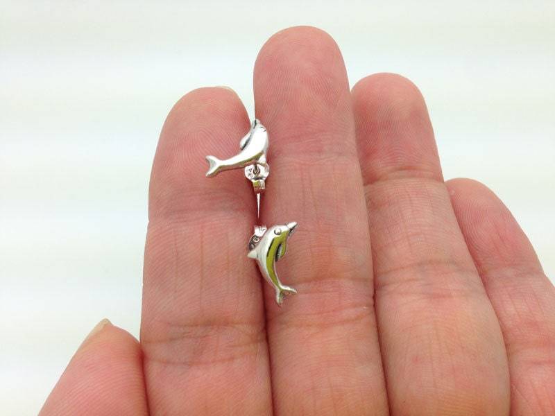 Delfin Ohrringe. Kleine Sterling Silber Ohrstecker. Silber, Knorpel, Helix. Tragus Delfin Ohrringe. Kleine Sterling Silber Ohrstecker. Silber, Knorpel, Helix. Tragus von SimpleStep