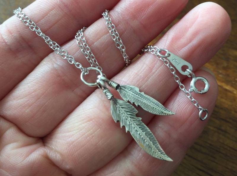 Kleine 2 Federn Halskette Aus Oxidiertem Sterlingsilber. Feder Halskette. Mit Anhänger. Alltags Schmuck, Minimal Schmuck Kleine 2 Federn Halskette Aus Oxidiertem Sterlingsilber. Feder Halskette. Mit Anhänger. Alltags Schmuck, Minimal Schmuck von SimpleStep
