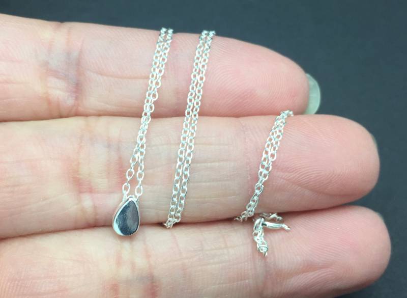 Silber Tear Drop - Winzige Träne Tropfen Kette in Halskette Zarte Silber Tear Drop - Winzige Träne Tropfen Kette in Halskette Zarte von SimpleStep