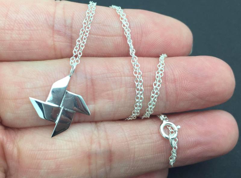 Windrad-Halskette Aus Sterling Silber, Brautjungfern-Halskette. Brautjungfern-Geschenk. Einfache Halskette. Everyday Friendlship Windrad-Halskette Aus Sterling Silber, Brautjungfern-Halskette. Brautjungfern-Geschenk. Einfache Halskette. Everyday Friendlship von SimpleStep