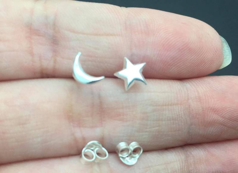 Winzigen Sterling Silber Mond Ohrstecker. Winzige Und Stern-Nieten von SimpleStep