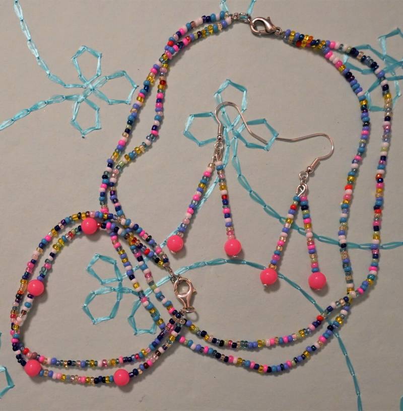 Upcycling Armband Rocailles Und Plastikperlen - Rosakirsche_Armband | Unikat Geschenk von SimpleTangerine