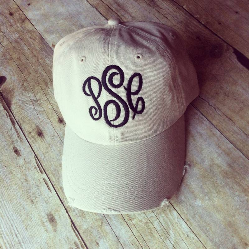 Individuelle Kappe Mit Monogramm. Zerrissener Geldschein. Verzweifelt. Bestickter Hut Individuelle Kappe Mit Monogramm. Zerrissener Geldschein. Verzweifelt. Bestickter Hut von SimplieGirlieDesigns