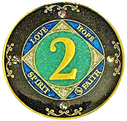 (1–50 Jahre) NA 2-Jahres-Medaillon mit Kristallen und Glitzer, goldfarbene Münze, schwarzer Regenbogen, blauer Glitzer und vier klare Kristalle (NA-Kristalle und Glitzer, goldfarbenes Medaillon) von Simply Minimal