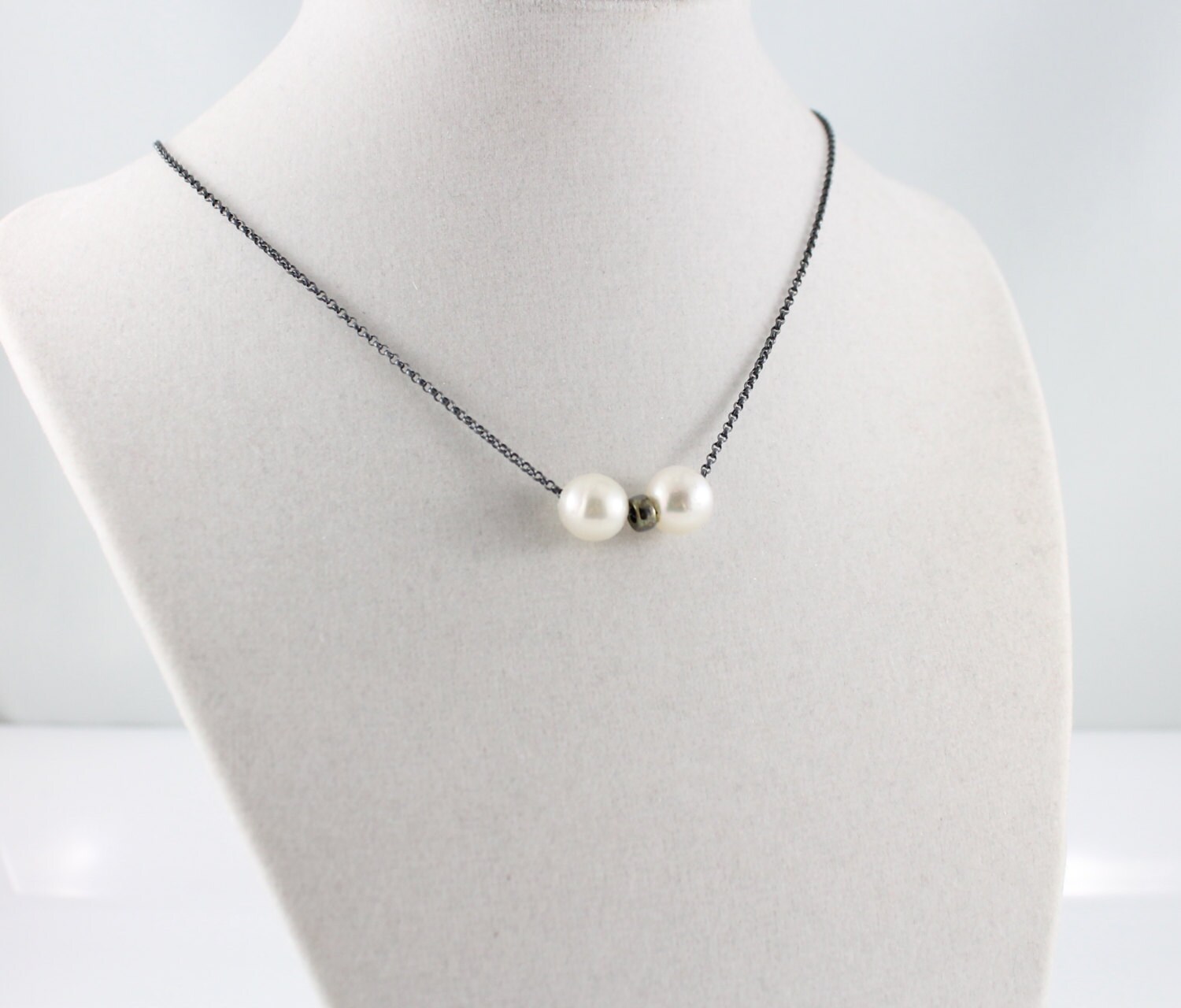 Perlenkette, Südseekette Schwebende Perlen, Oxidiertes Sterling Silber, Weiße Runde Salzwasserperle, Perlenschmuck Perlenkette, Südseekette Schwebende Perlen, Oxidiertes Sterling Silber, Weiße Runde Salzwasserperle, Perlenschmuck von SimplyAdorned4U