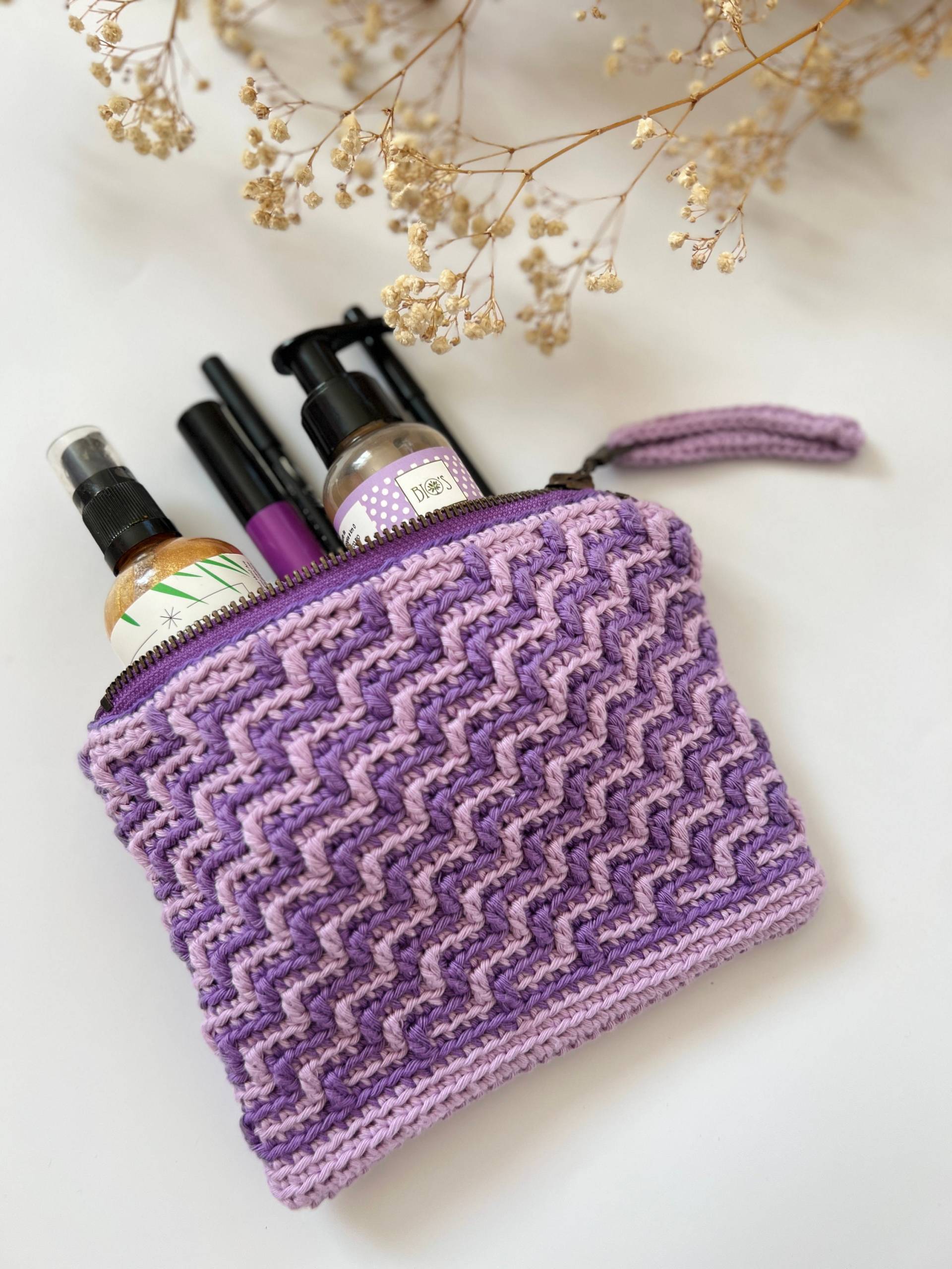 Handgefertigte Häkel-Make-Up-Tasche Große Kultur-Clutch, Reisekosmetiktasche von SimplyAndHandmade