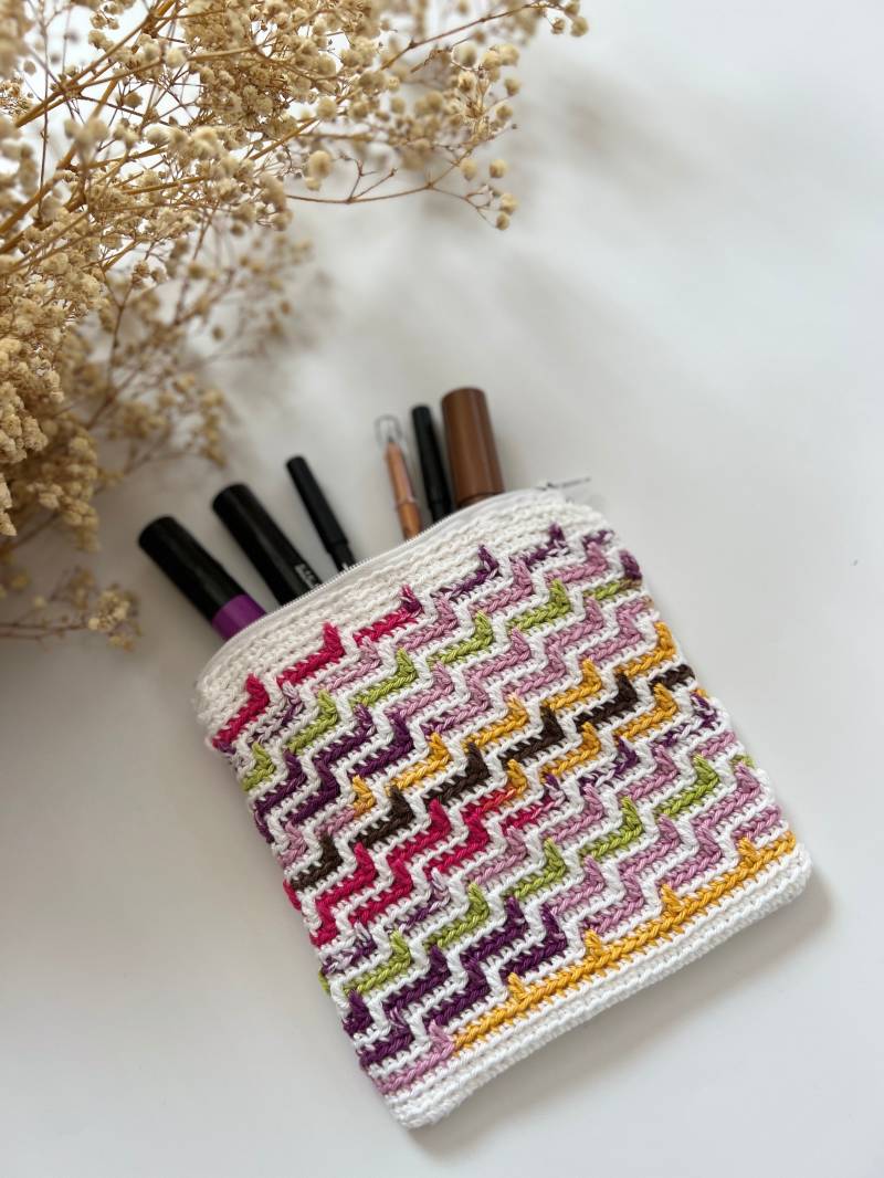 Borsa Per Il Trucco Fatta Ein Man All'uncinetto A Pochette Colorata in Arazzo von SimplyAndHandmade