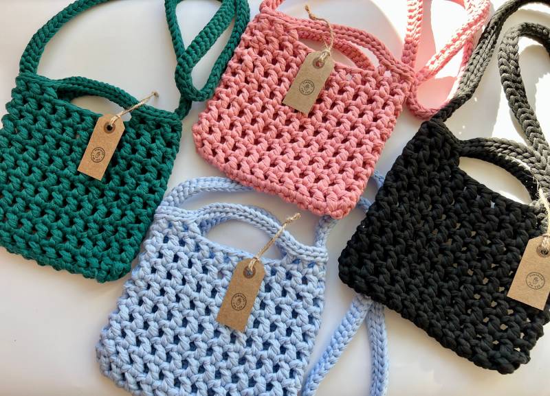 Gehäkelte Mini Schultertasche Handgemachte T-Shirt Garn Tasche von SimplyAndHandmade