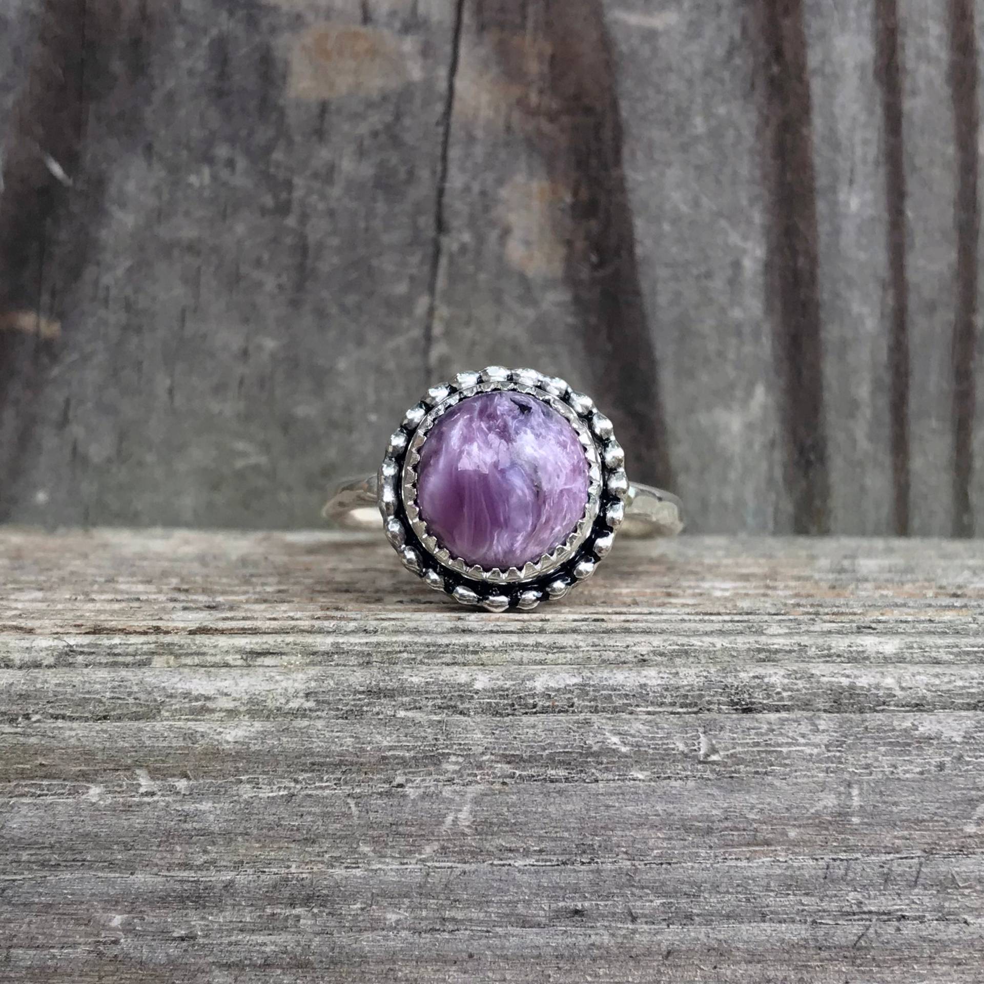 Charoit Ring - Violett Stapelring Lila Sterling Silber Gehämmertes Band Charoit Ring - Violett Stapelring Lila Sterling Silber Gehämmertes Band von SimplyBoldJD
