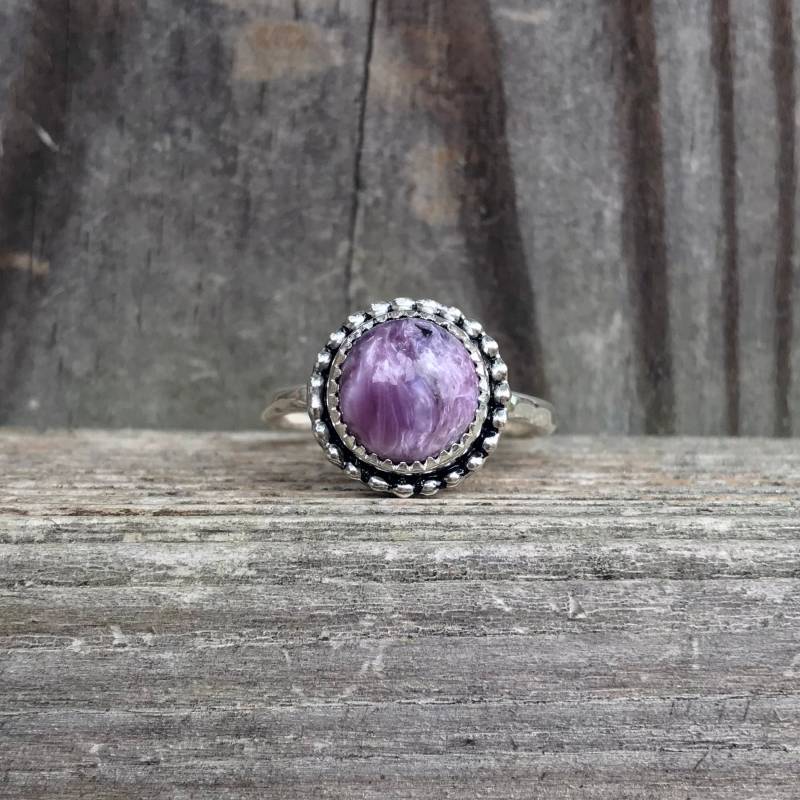 Charoit Ring - Violett Stapelring Lila Sterling Silber Gehämmertes Band Charoit Ring - Violett Stapelring Lila Sterling Silber Gehämmertes Band von SimplyBoldJD