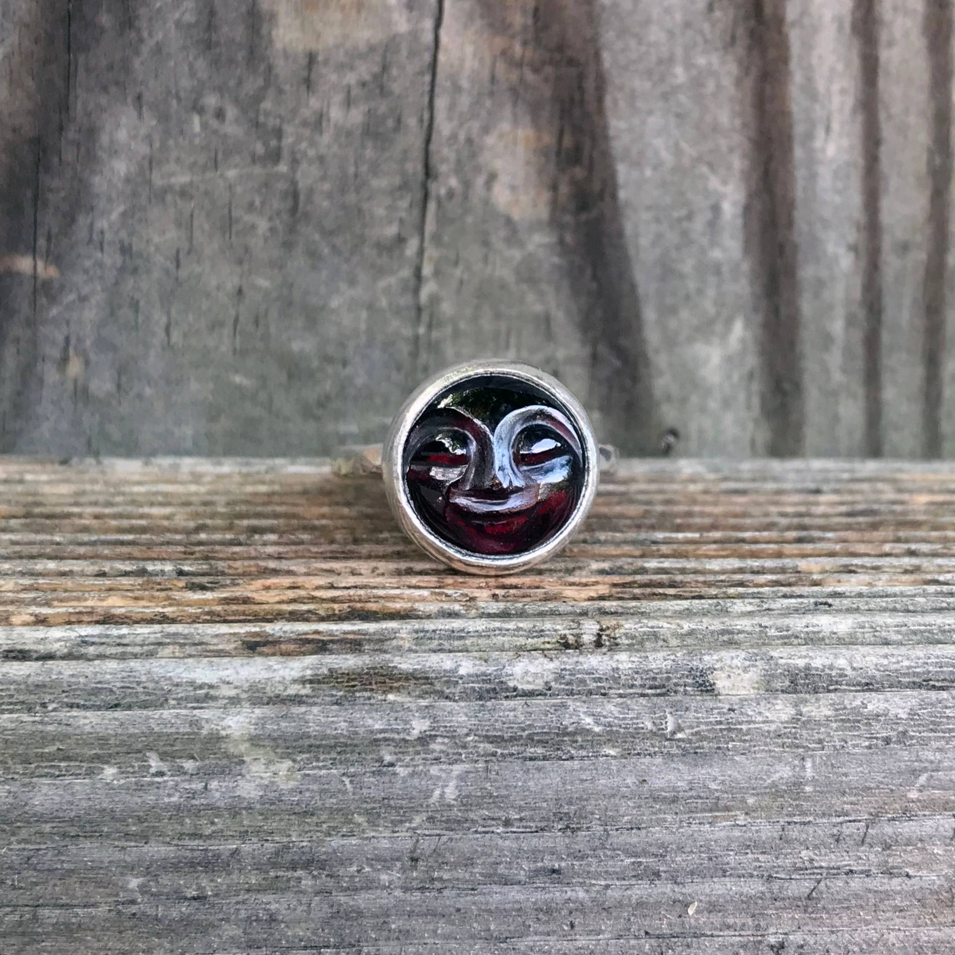 Granat Ring - Mond Gesicht Rot Sterling Silber Schläfriges Geburtsstein Monde Granat Ring - Mond Gesicht Rot Sterling Silber Schläfriges Geburtsstein Monde von SimplyBoldJD