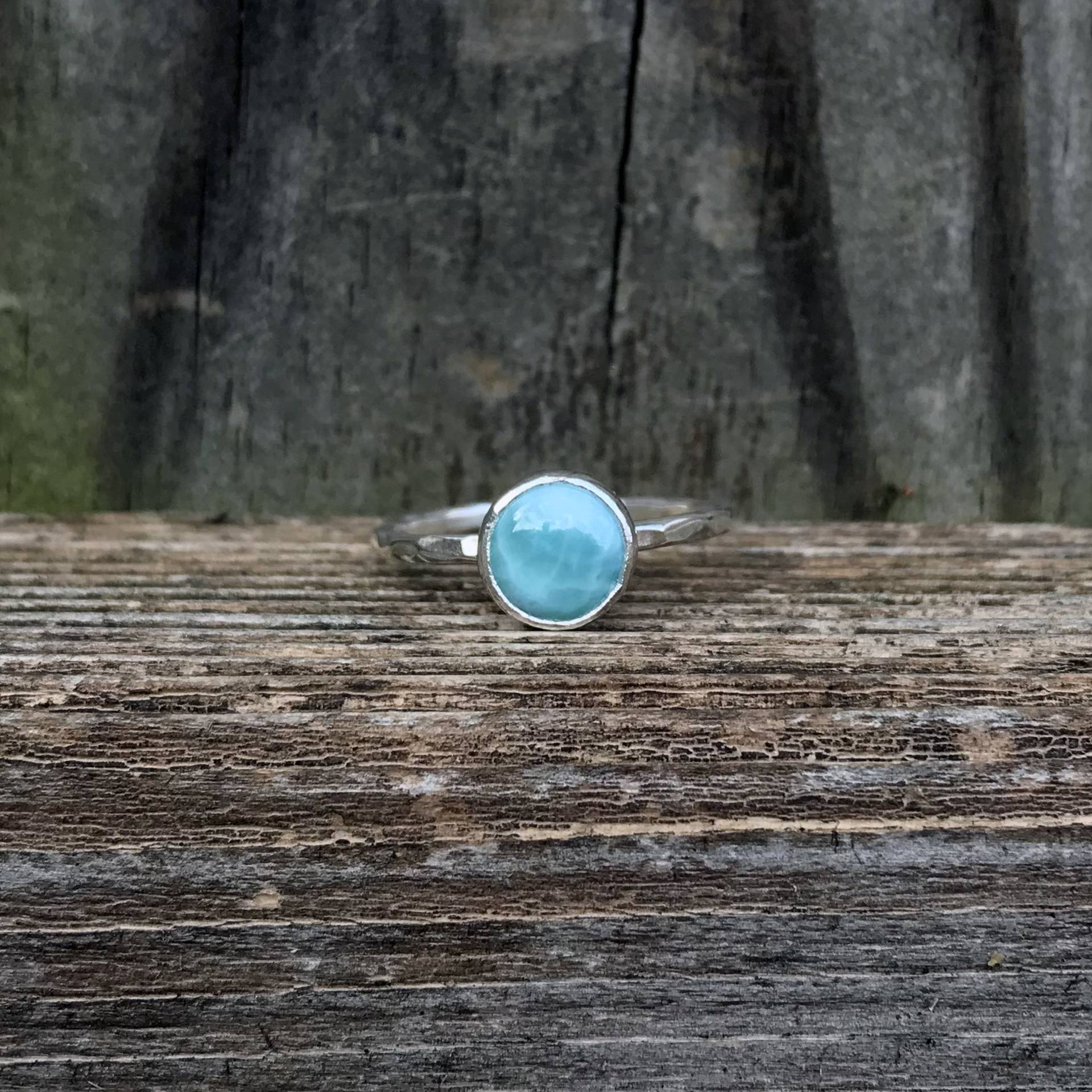 Larimar Ring - Hellblau Stapel Gehämmert Stackers Stapelring Silber Larimar Ring - Hellblau Stapel Gehämmert Stackers Stapelring Silber von SimplyBoldJD