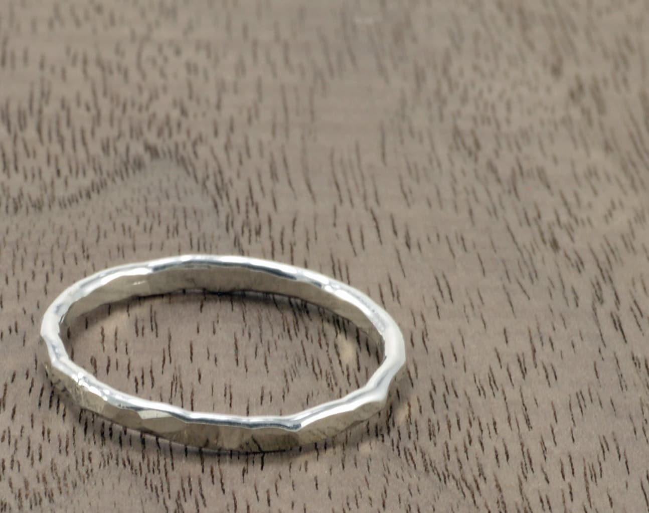 Stacking Rings - Sterling Silber Gehämmerte Bands Daumen Ring Pinkie Ring Stapelbare Ringe Band Gehämmert Stacking Rings - Sterling Silber Gehämmerte Bands Daumen Ring Pinkie Ring Stapelbare Ringe Band Gehämmert von SimplyBoldJD