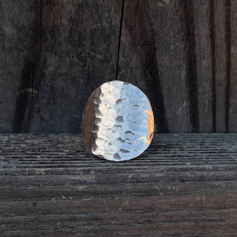 Sterling Silber Gehämmert Kreis Ring - Großer Statement Sterling Silber Gehämmert Kreis Ring - Großer Statement von SimplyBoldJD