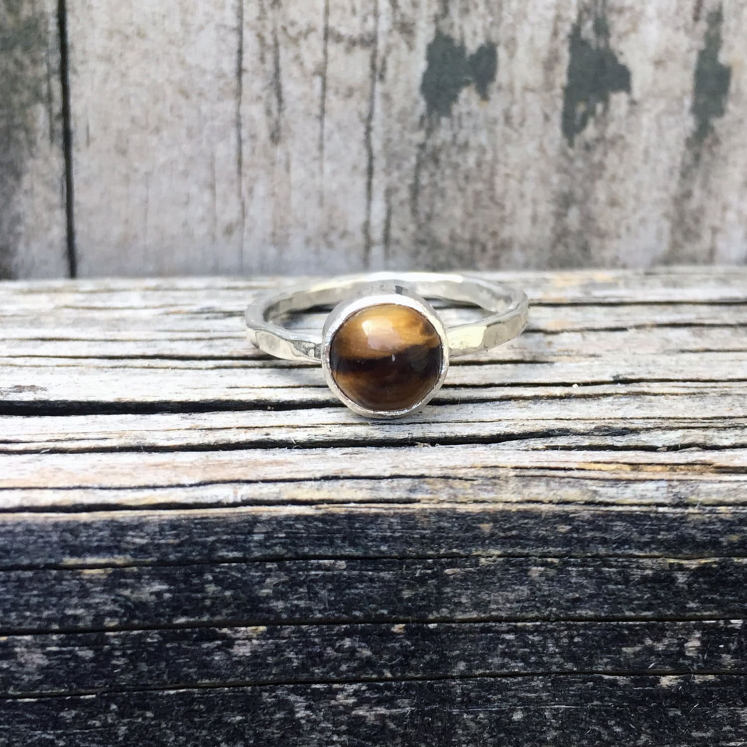 Tigerauge Ring - Brauner Stapelringe Sterling Silber Gehämmerte Ringe Zierlicher Unter 50 Edelstein Tigerauge Ring - Brauner Stapelringe Sterling Silber Gehämmerte Ringe Zierlicher Unter 50 Edelstein von SimplyBoldJD