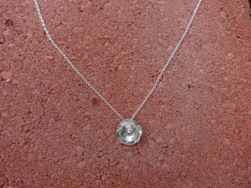 sterling Silber Blumen Anhänger An 16" Kette von SimplyCharmingME