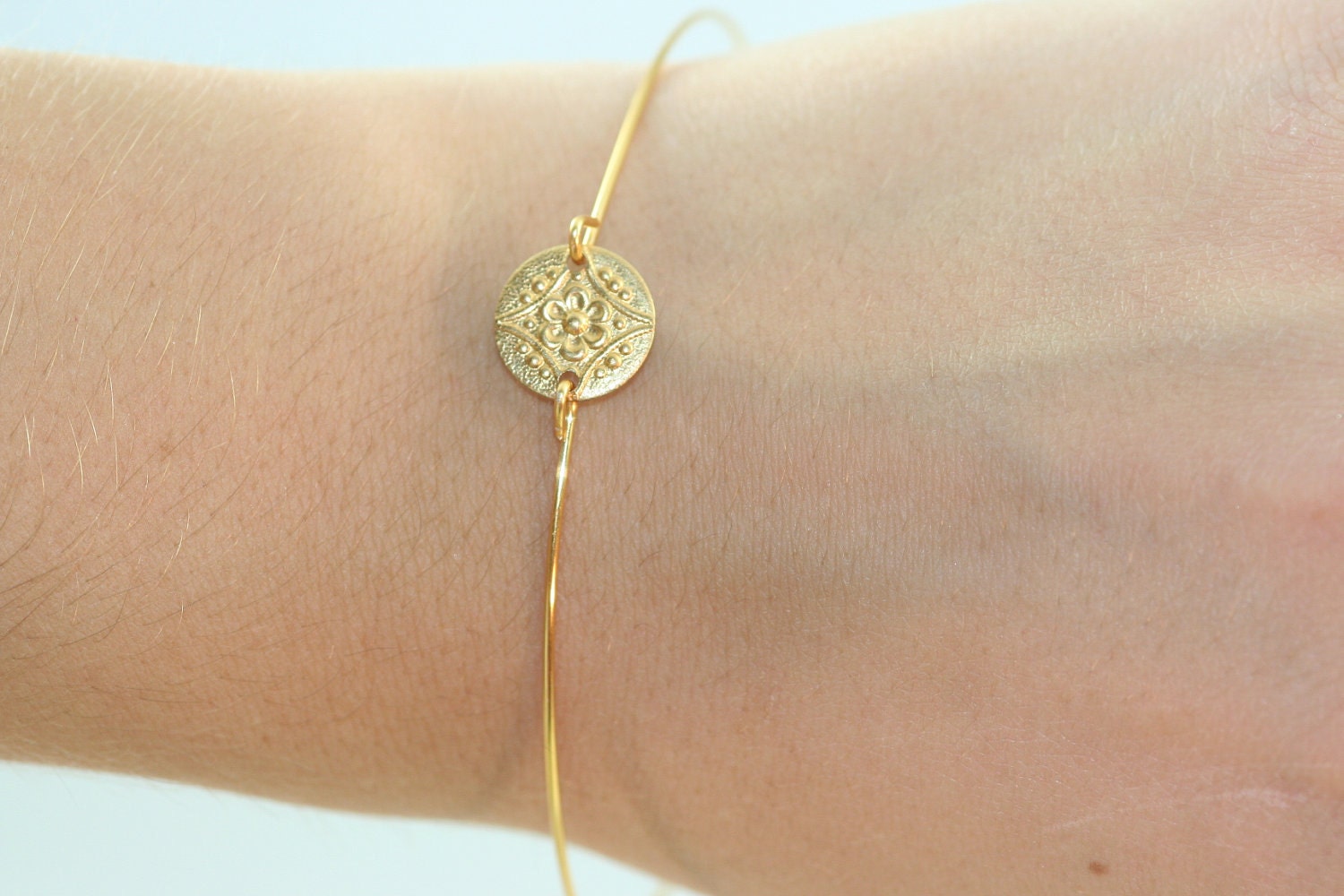 Goldene Schallplatte Moderner Armreif Goldene Schallplatte Moderner Armreif von SimplyChicDesigner