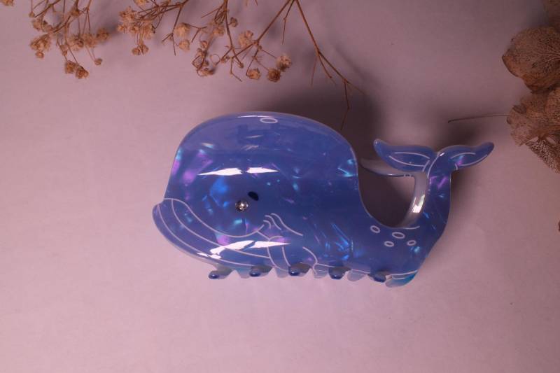 Bunte Acryl-Haarklammer "Walfisch" - Stilvoller Haarclip in Wal-Design von SimplyClip