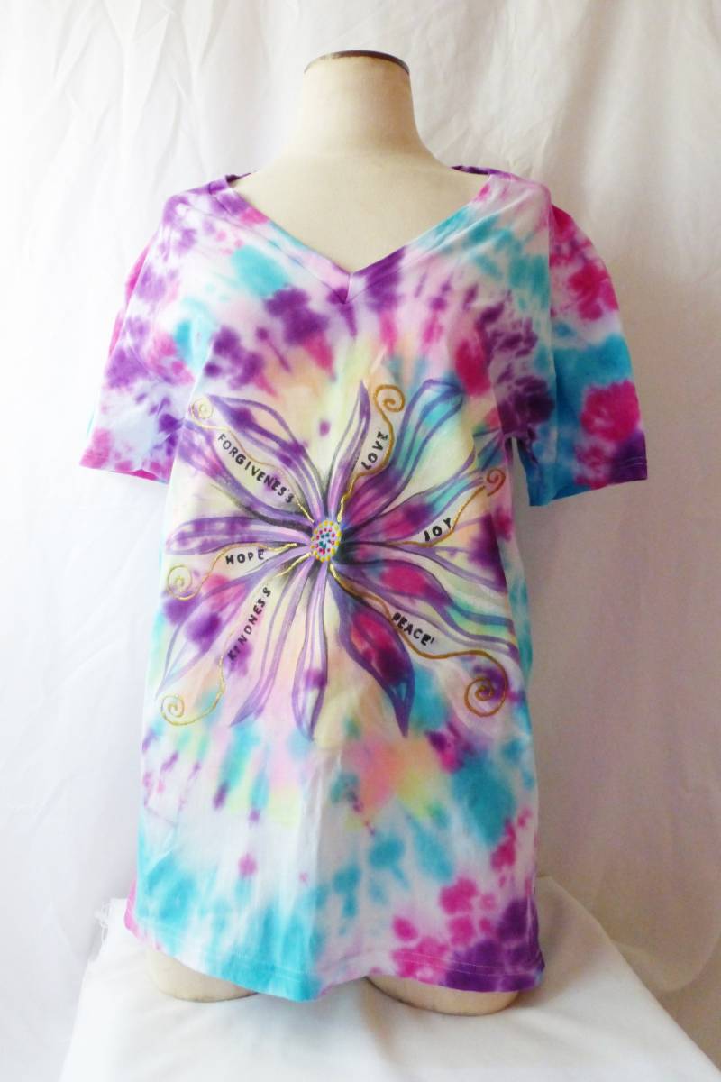 Blume Burst Of Positive Worte Tie Dye T'shirt Frau Größe L Blume Burst Of Positive Worte Tie Dye T'shirt Frau Größe L von SimplyGailDecoArts