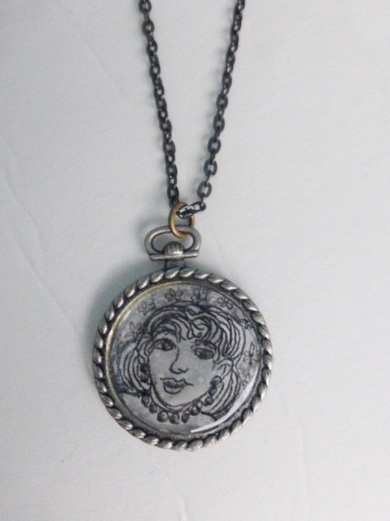 Frau Tusche Zeichnung Anhänger Afrocentric Mode Accessoires in Grau von SimplyGailDecoArts