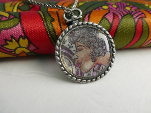 Frauen Im Profil Anhänger in Lila Und Grau Afrocentric Geschenkartikel Mode-Accessoires von SimplyGailDecoArts