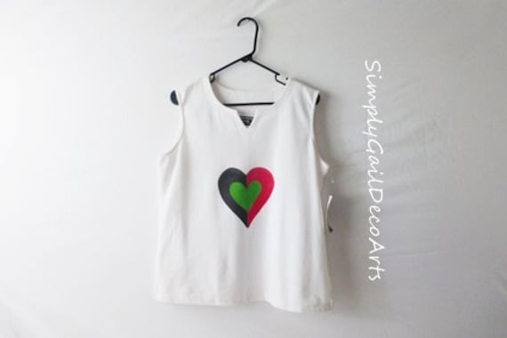 Rot, Schwarz Und Grün Herz Top, Handbemalter Stoff, Afrocentric Mode, Damengröße L, Damenbekleidung von SimplyGailDecoArts