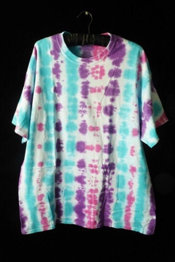Tie Dye Damen T-Shirt Mit Rundhalsausschnitt, Größe L Tie Dye Damen T-Shirt Mit Rundhalsausschnitt, Größe L von SimplyGailDecoArts