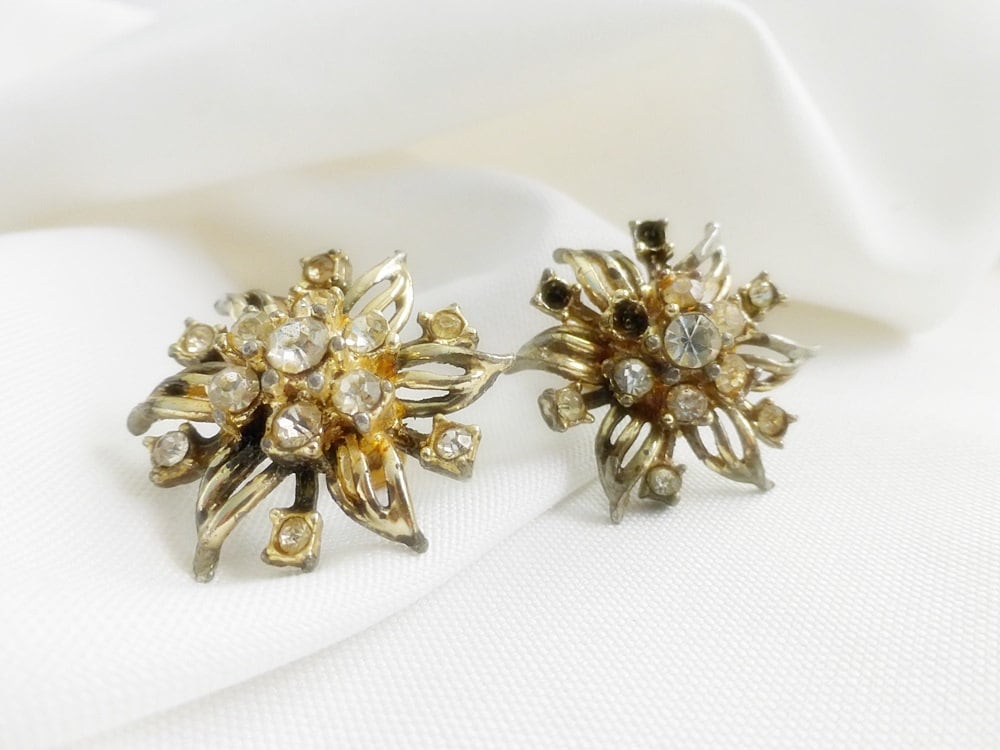 strass Verkrustete Metall Floral Schraube Zurück Clip Auf Ohrringe Reparatur Progect strass Verkrustete Metall Floral Schraube Zurück Clip Auf Ohrringe Reparatur Progect von SimplyGailVintage