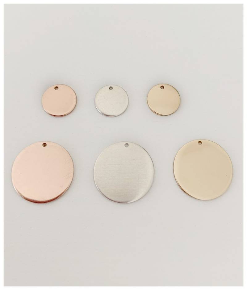 Kleine Hand Gestempelt Disc Hinzufügen Kleine Hand Gestempelt Disc Hinzufügen von SimplyHookedJewelry