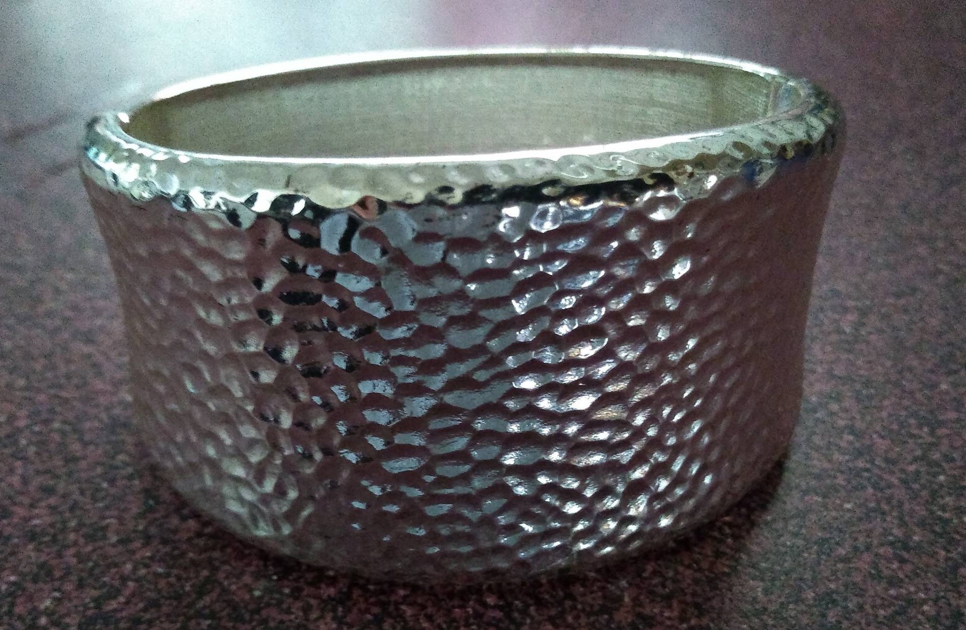 Vintage Silber-Ton Gehämmert Strukturierten Stil-Design-Scharnier-Armreif Vintage Silber-Ton Gehämmert Strukturierten Stil-Design-Scharnier-Armreif von SimplyIrresistible2